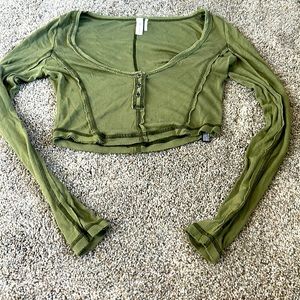 Urban outfitters crop top size small,green